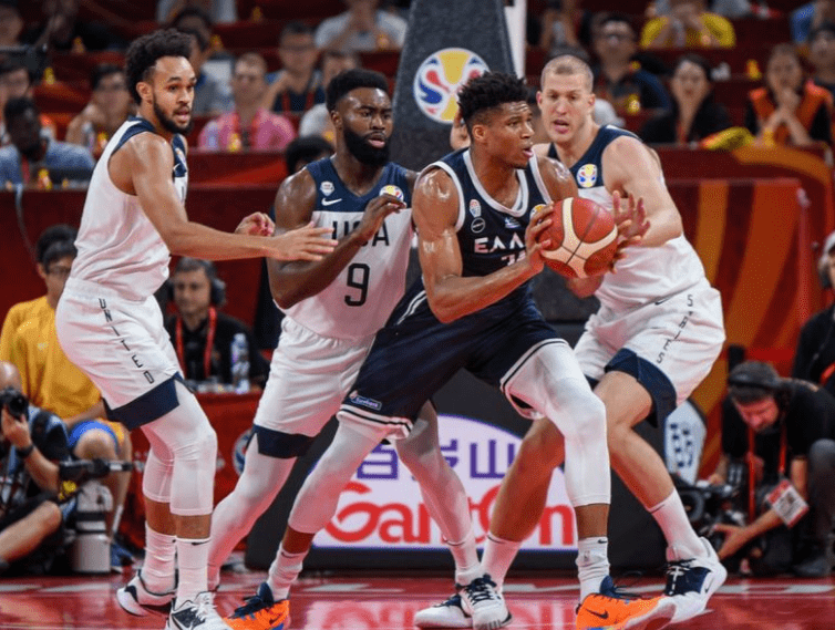 包含今夜世界杯前瞻：字母哥伤情更新，上海海港冲击零封纪录的词条